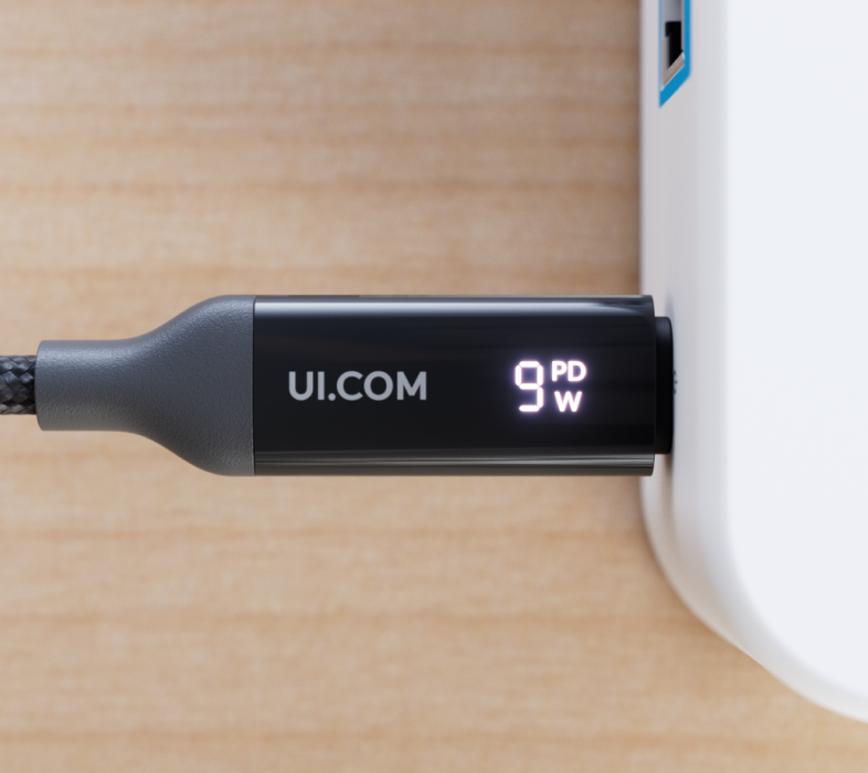UACC-Cable-USB-100W-0.3M-BK in-use