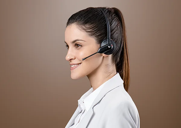 Woman wearing a Yealink convertible DECT headset on the headband